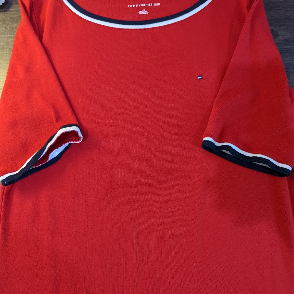 L Tommy Hilfiger T-shirt
